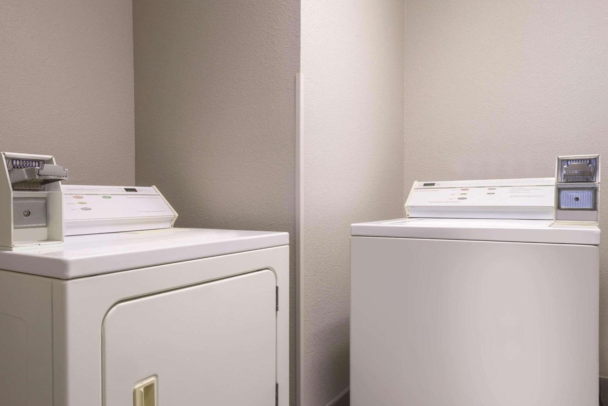 Country Inn & Suites By Radisson, Cedar Falls, Ia Экстерьер фото