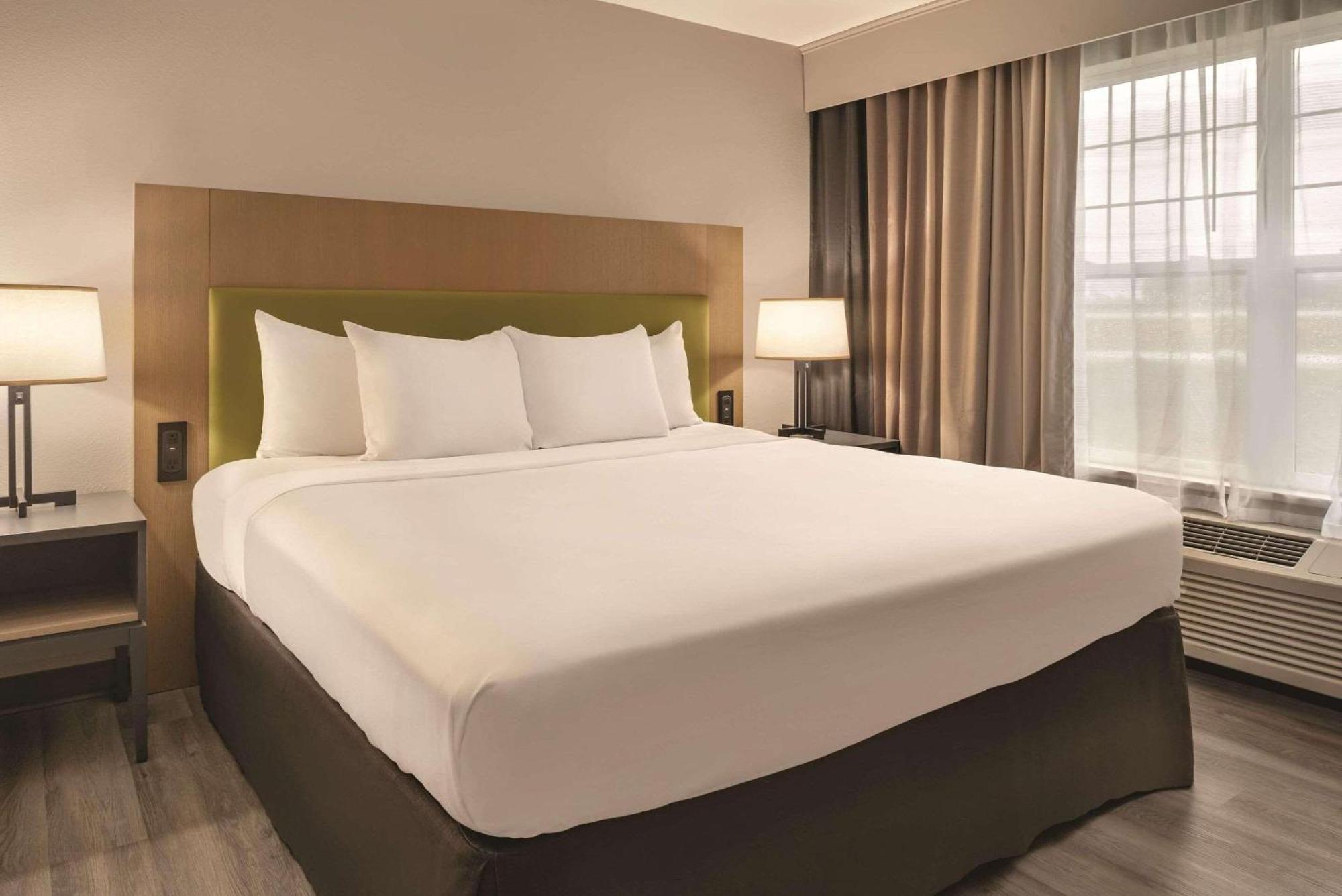 Country Inn & Suites By Radisson, Cedar Falls, Ia Экстерьер фото