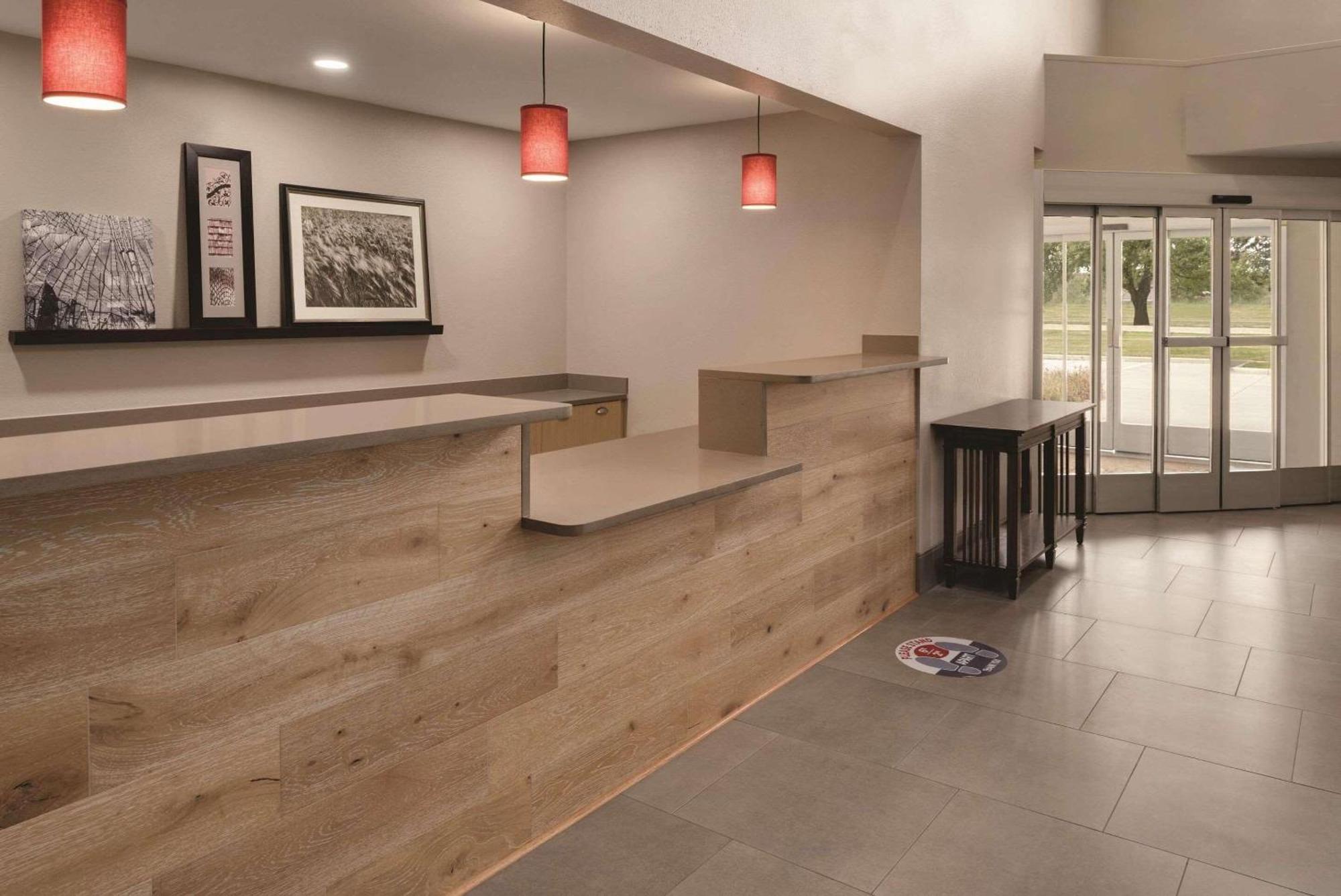 Country Inn & Suites By Radisson, Cedar Falls, Ia Экстерьер фото