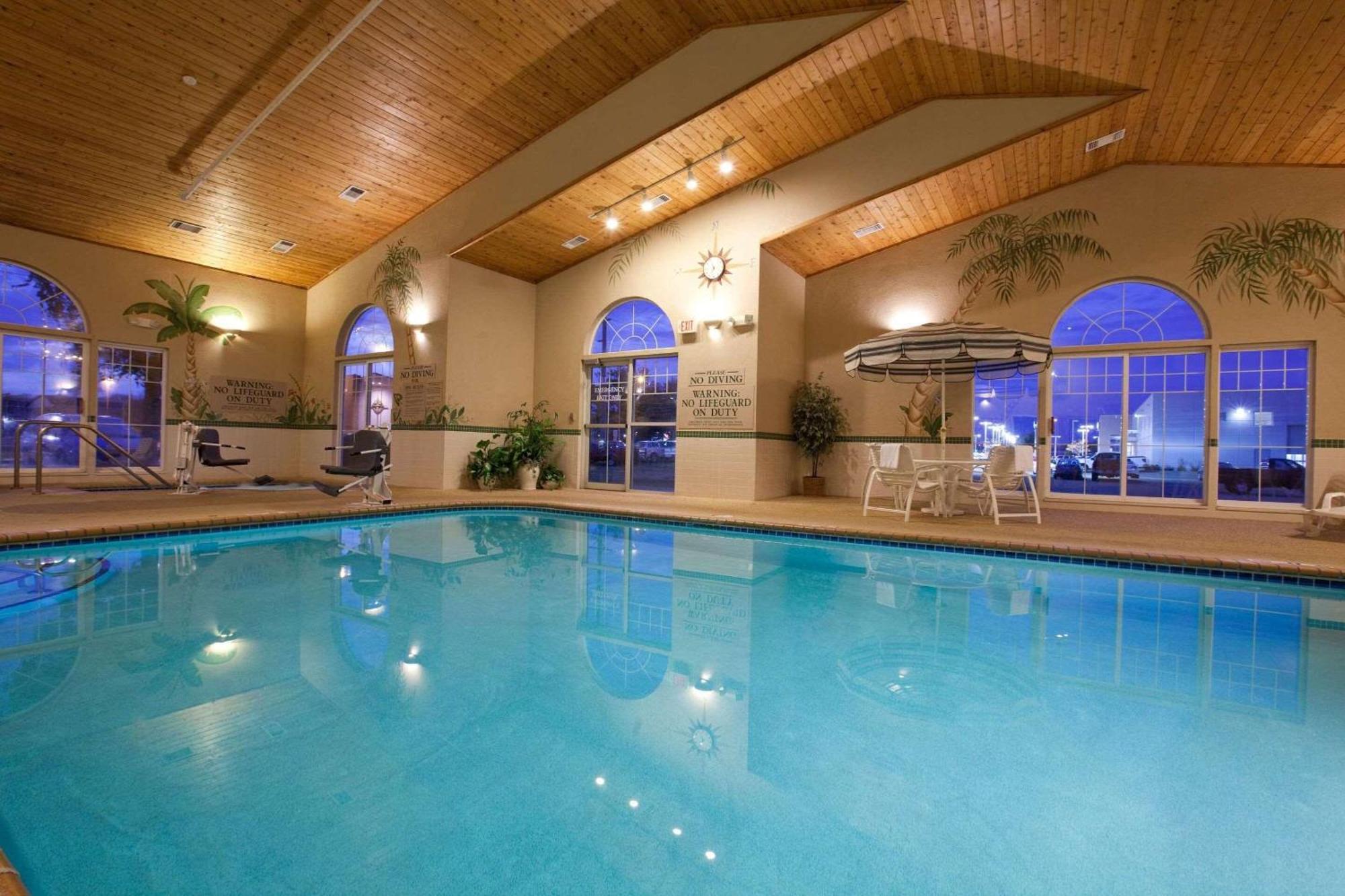 Country Inn & Suites By Radisson, Cedar Falls, Ia Экстерьер фото