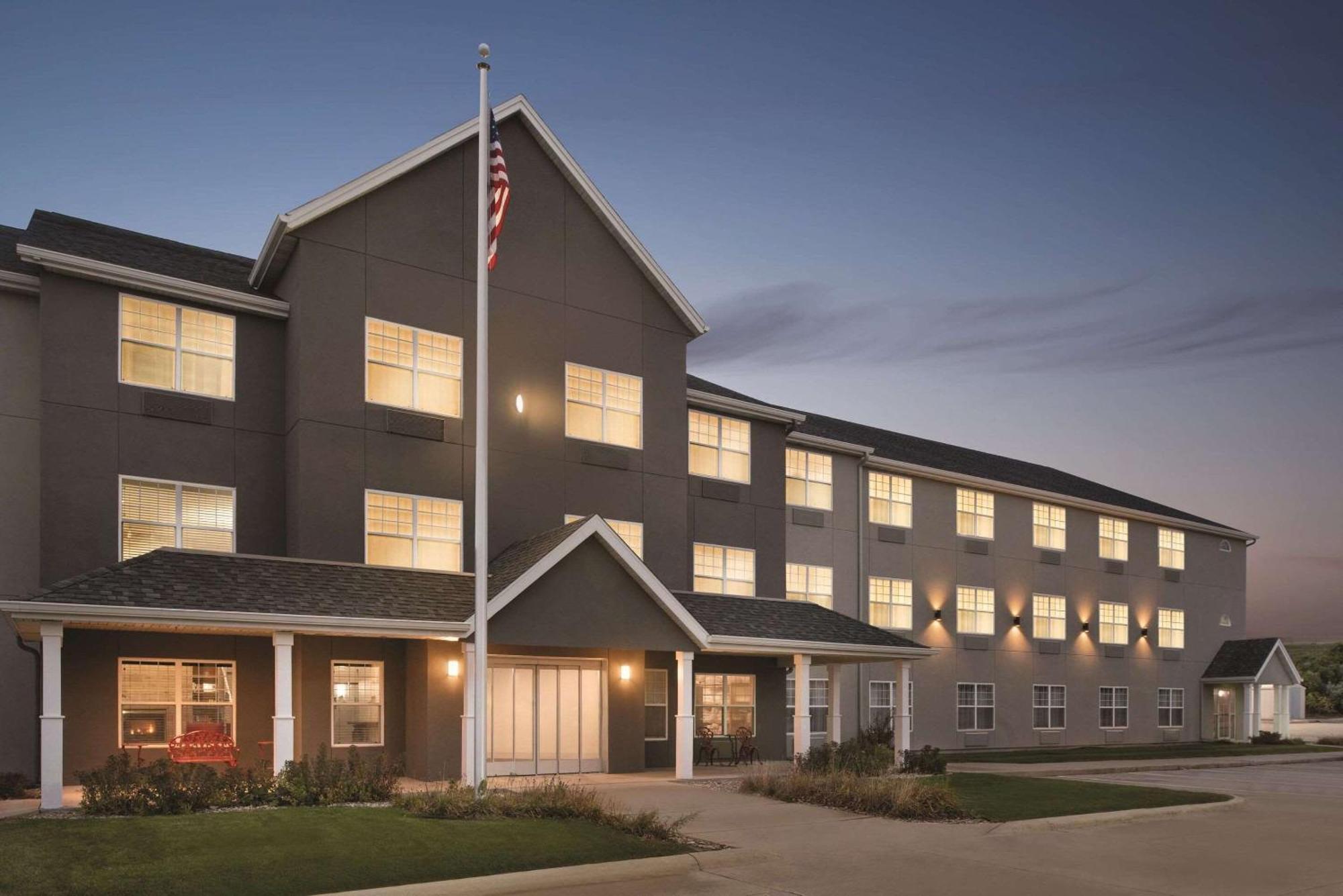 Country Inn & Suites By Radisson, Cedar Falls, Ia Экстерьер фото